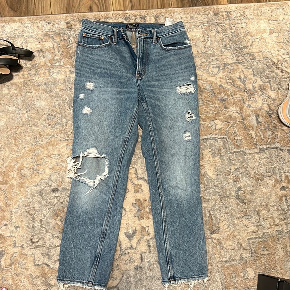 Abercrombie and Fitch mom jeans size 27